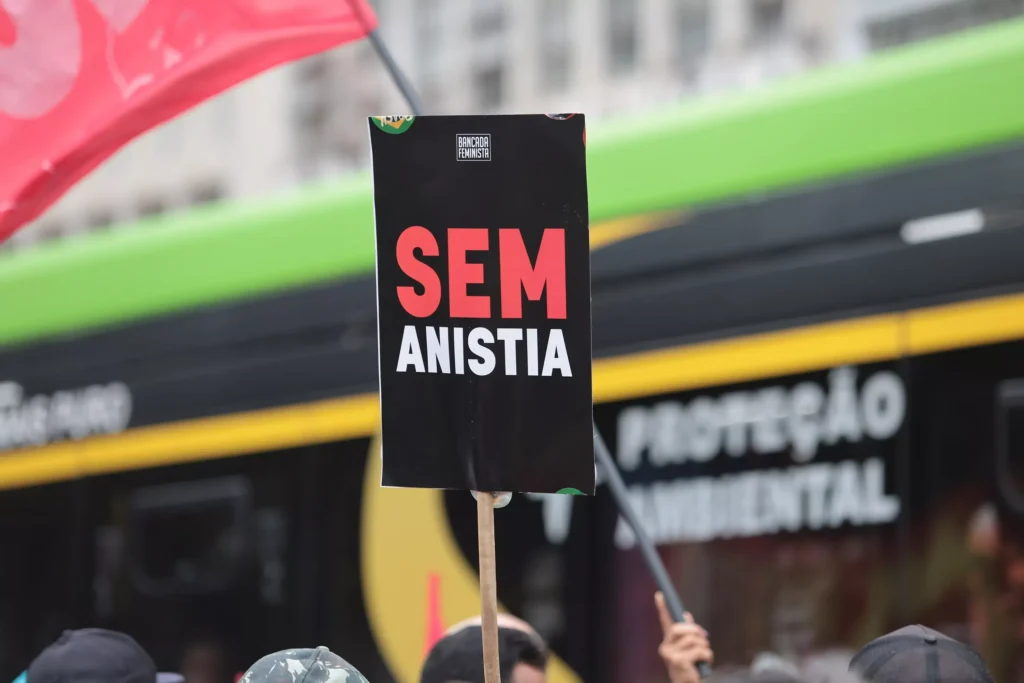 Anistia a Bolsonaro trava em Brasília e expõe crise entre governo, oposição e Centrão