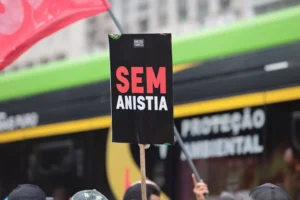 Anistia a Bolsonaro trava em Brasília e expõe crise entre governo, oposição e Centrão