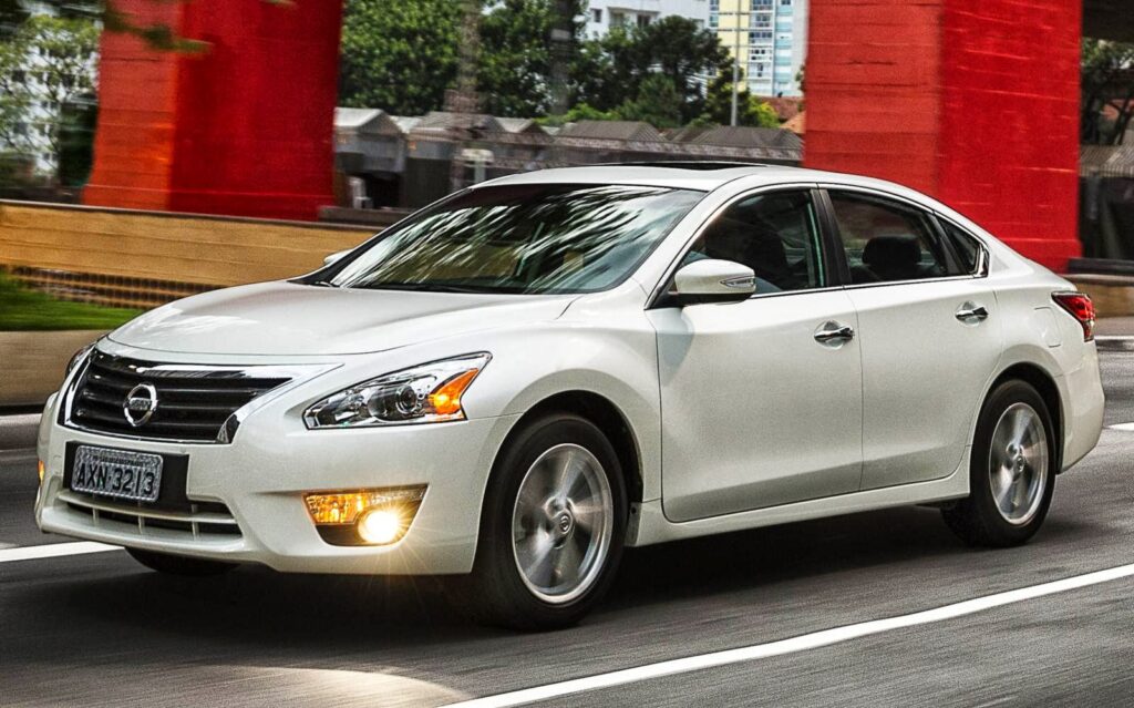 Nissan Altima 2014: o sedã raro no Brasil que une luxo, economia e preço acessível Nissan Altima 2014: o sedã raro no Brasil que une luxo, economia e preço acessível
