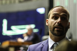 ‘Pai, vou ser preso?’: bastidores da crise de Eduardo Bolsonaro ‘Pai, vou ser preso?’: bastidores da crise de Eduardo Bolsonaro