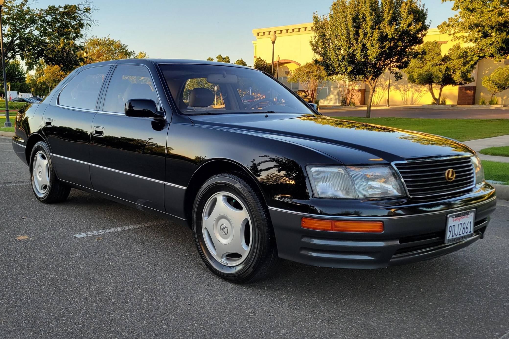 Por que o Lexus LS400 1997 ainda é referência em luxo e silêncio