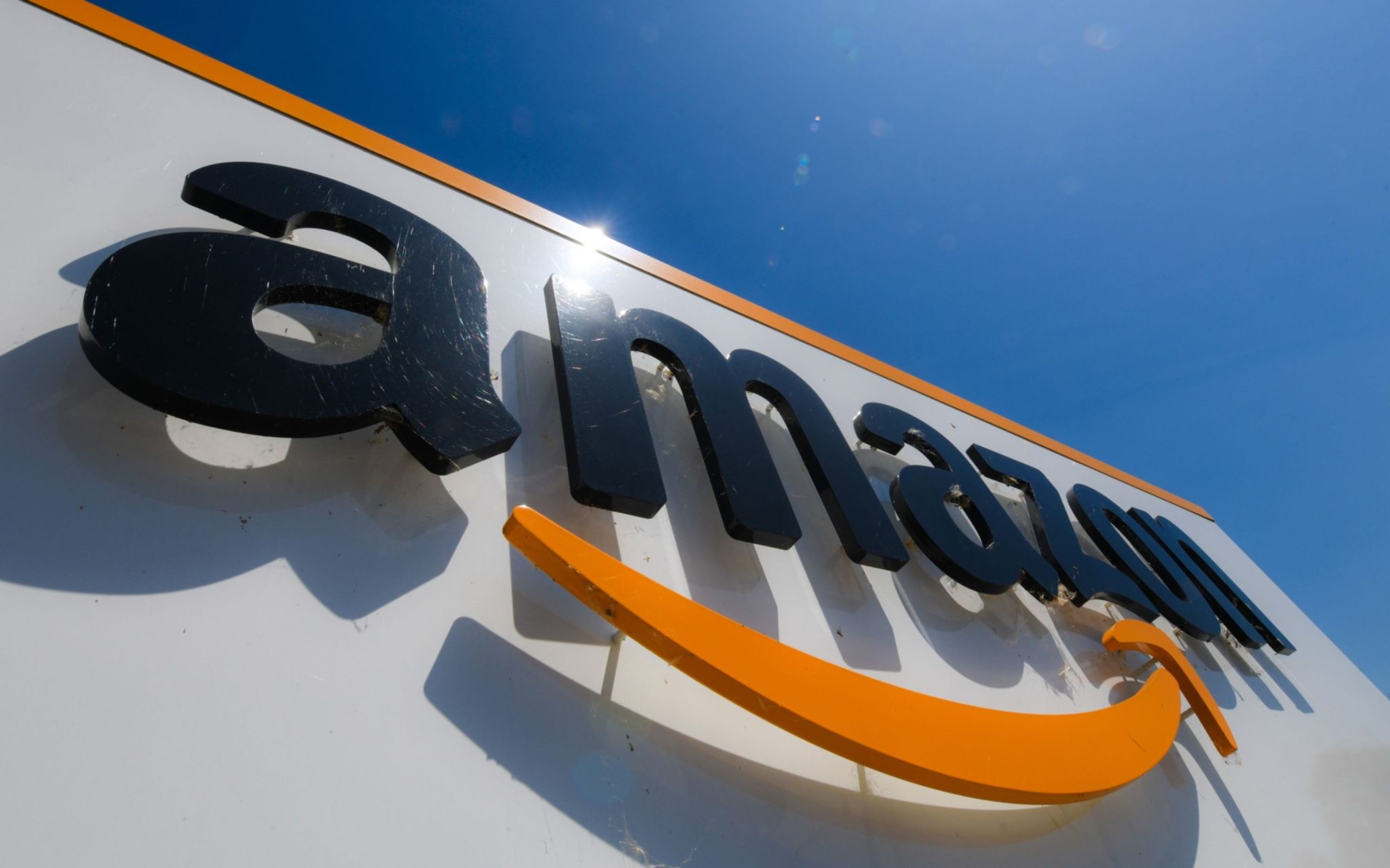 Falha global na Amazon Web Services derruba mais de 500 sites e expõe ...