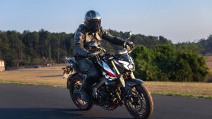 Nova Bajaj Dominar NS400Z chega ao Brasil com 40 cv, tecnologia de ponta e preço competitivo