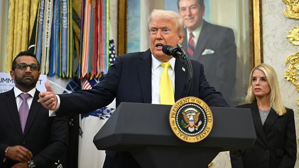Trump dá carta branca à CIA para agir na Venezuela e intensifica pressão sobre Maduro
