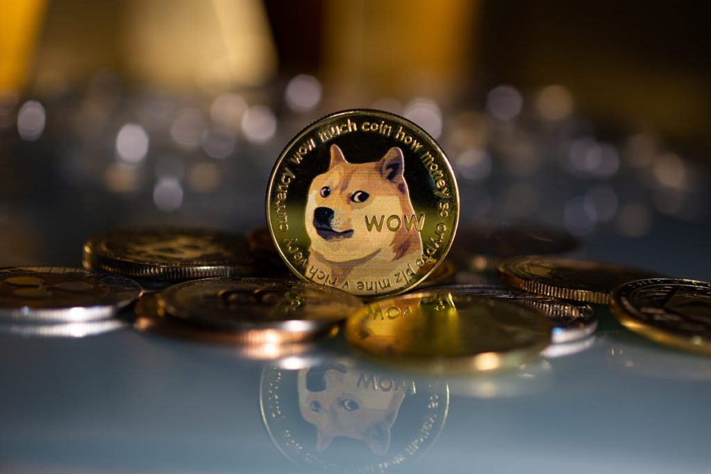 Dogecoin rumo a US$ 1: oportunidade de ouro ou armadilha do mercado cripto?