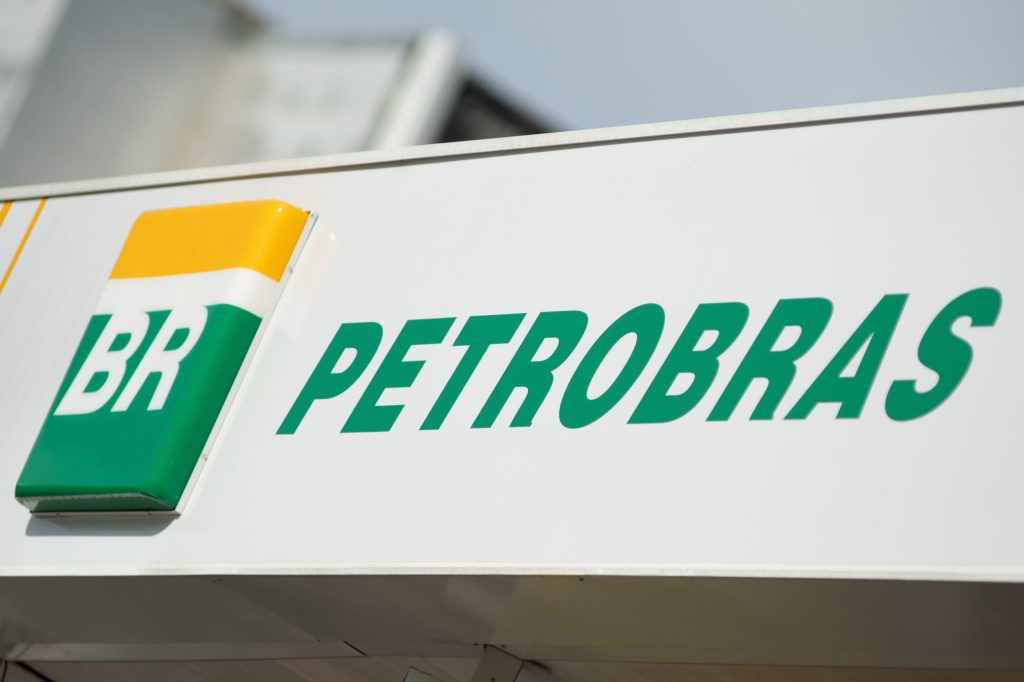 Petrobras lucra R$ 32,7 bilhões e anuncia R$ 12,2 bilhões em dividendos com pagamentos em 2026 Petrobras
