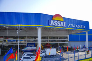ASAI3 sobe 35% no ano, mas estratégia ativa transforma movimento em até 60% de lucro