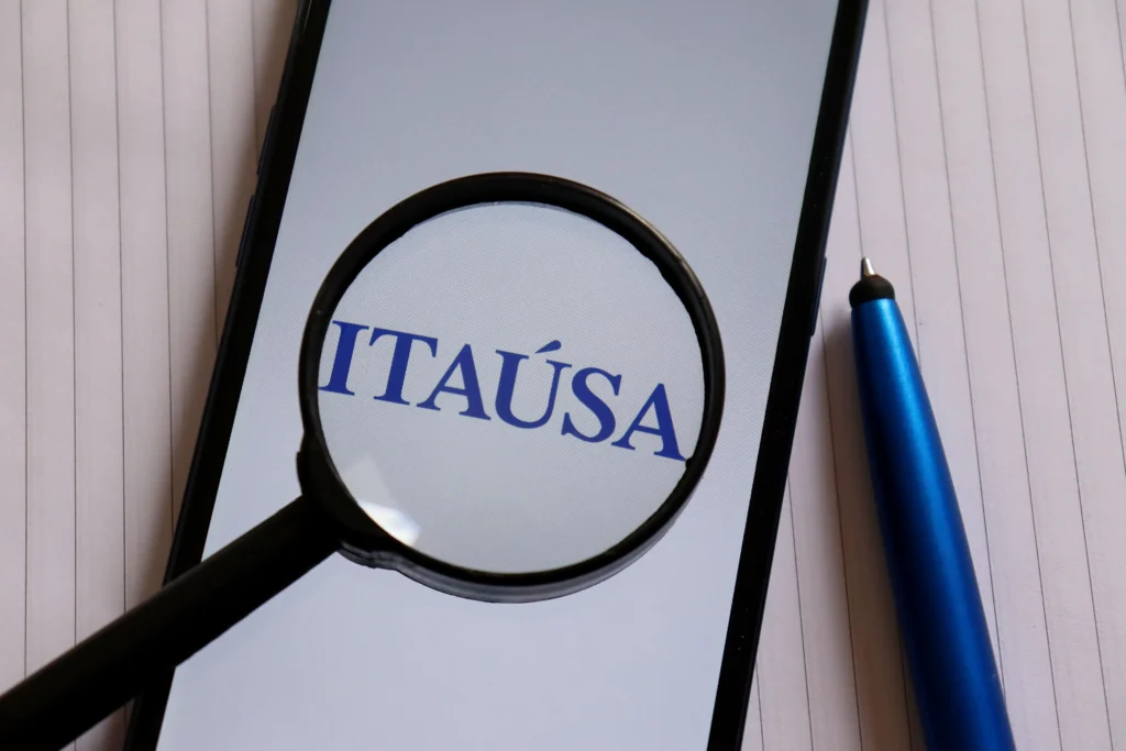 Itaúsa dispara com lucro recorde, desconto de 25% e projeção de dividendos turbinados