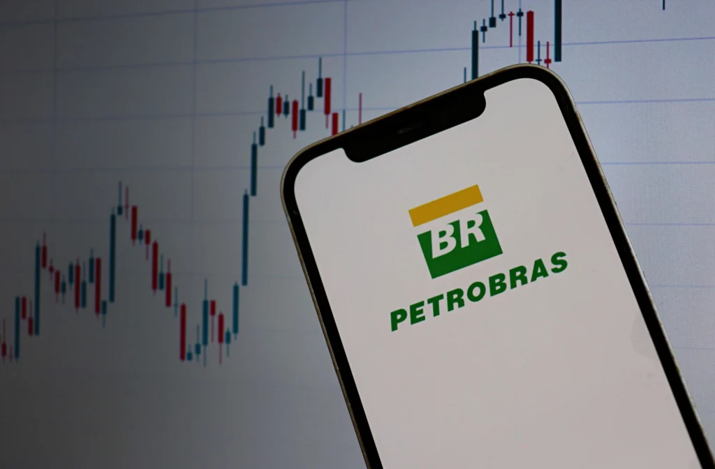 PETR4 em queda: Petrobras revela plano bilionário e dividendos gigantes até 2030 PETR4