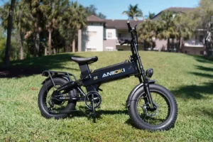 A nova “moto elétrica disfarçada”: Aniioki A8 Pro Max surpreende com motores duplos e chega a 72 km/h em testes reais