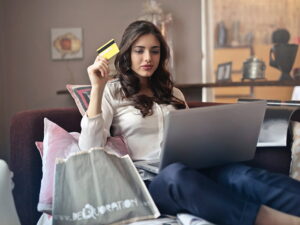 Compras compulsivas crescem no fim do ano e expõem risco silencioso à saúde mental