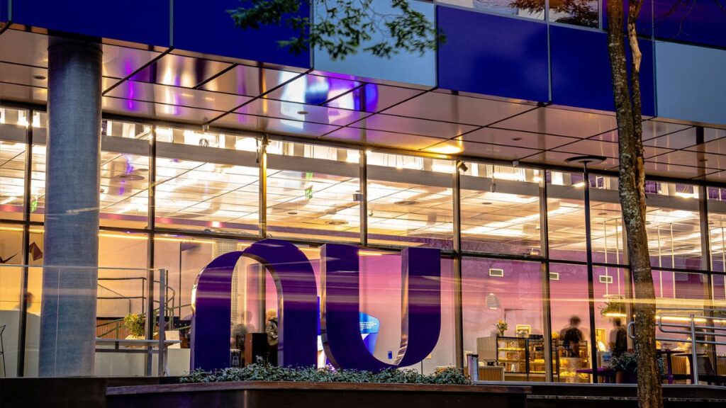 ROXO34 dispara com lucro recorde do Nubank e eficiência de banco global: o que muda para o investidor em 2026