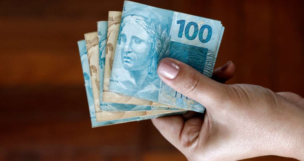 Com Selic a 15%, veja quanto R$ 20 mil rendem no Tesouro Selic hoje