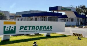 Alta explosiva da Petrobras em 2026 levanta alerta sobre dividendos e risco eleitoral