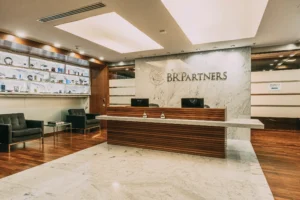 BR Partners vale a pena? Banco mantém lucros fortes mesmo com juros a 15%
