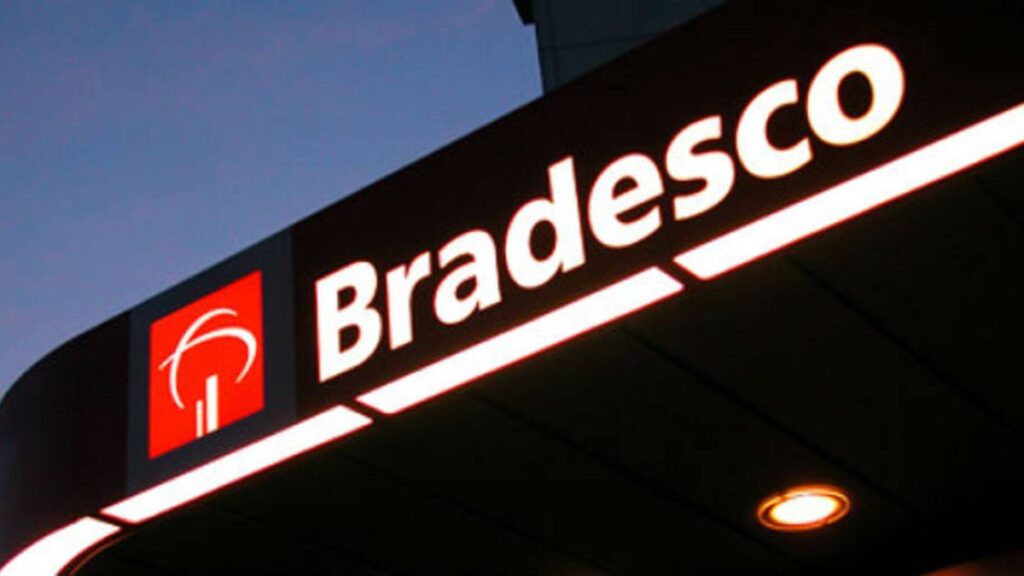 Bradesco dispara mais de 76% em um ano, aumenta JCP e ainda levanta debate: ação segue atrativa para 2026?