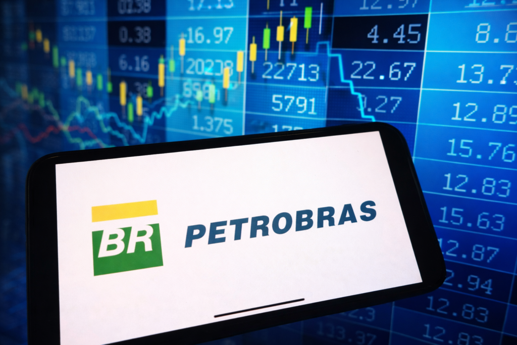 Petrobras dispara 30% no ano e investidor questiona: ainda vale comprar PETR4?