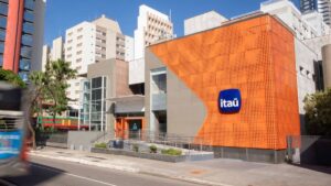 Itaú lucra R$ 12,3 bilhões no trimestre, bate recorde histórico e mantém força operacional mesmo sem novo anúncio de dividendos