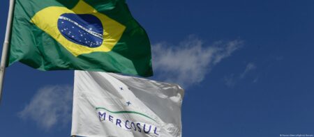 União Europeia acelera acordo com Mercosul enquanto tarifas dos EUA mantêm indústria brasileira em alerta