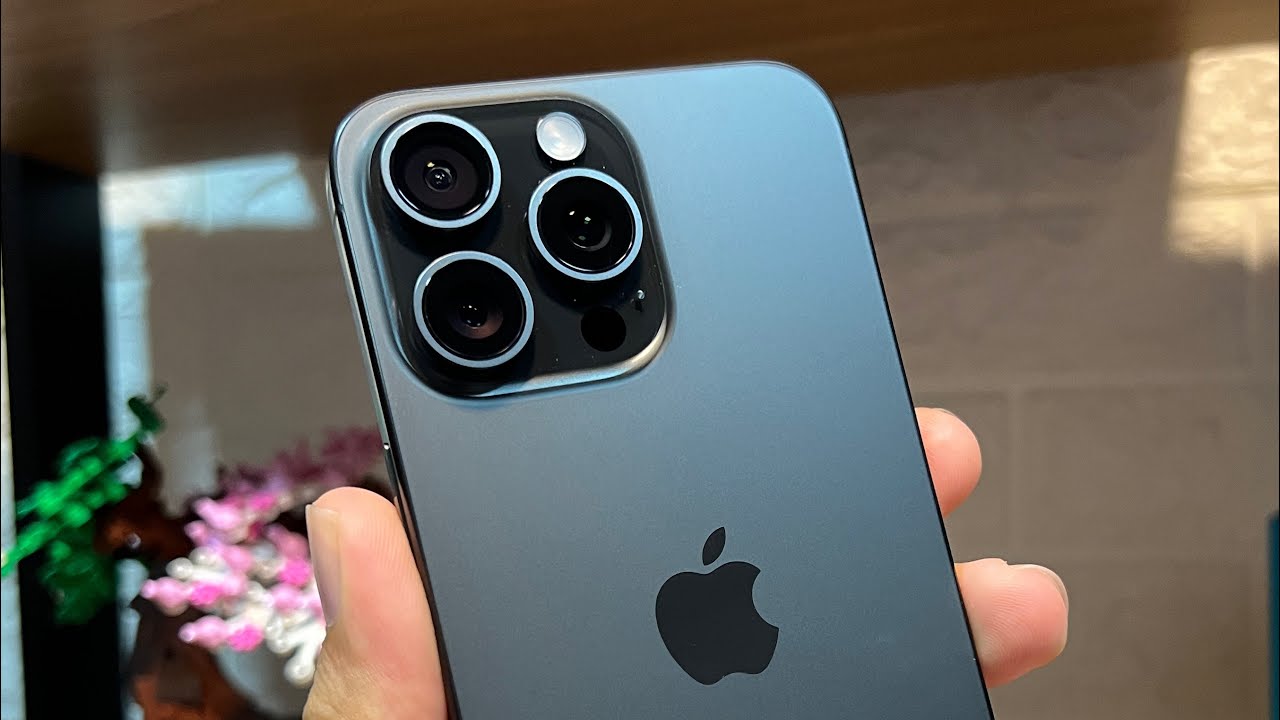 iPhone 15 Pro ainda vale a pena em 2026? Preço cai e modelo vira