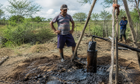Agricultor buscava água e encontrou petróleo no interior do Ceará