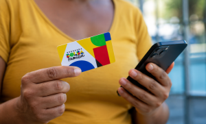 Bolsa Família terá internet grátis? Governo estuda novo benefício para celular