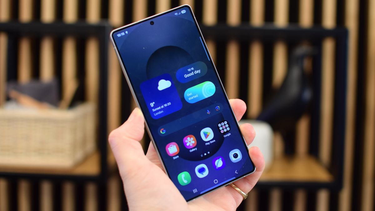 Galaxy S25 muda pouco por fora e aposta em IA: ainda é uma boa opção?