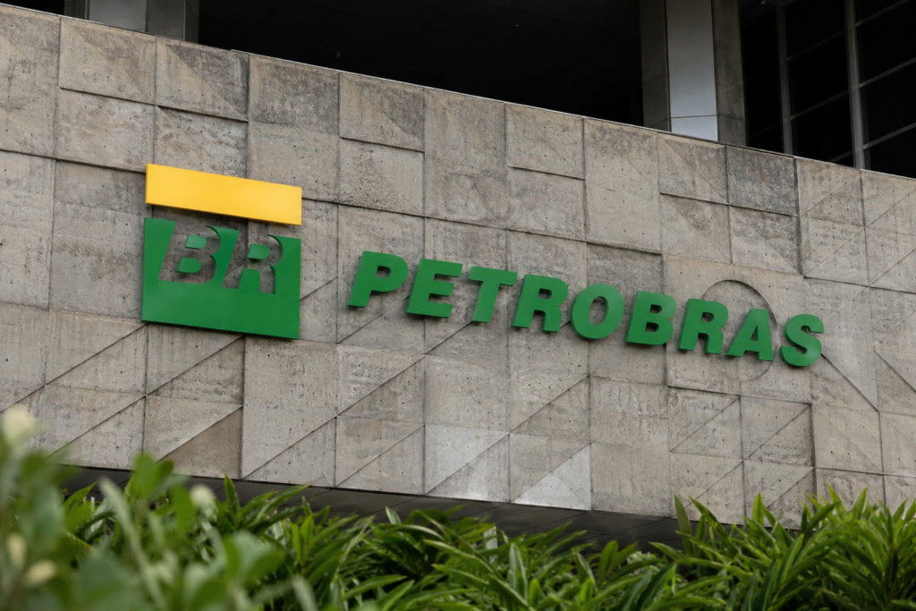 Petrobras (PETR4) lucra R$ 32,7 bilhões no 1T26 e aprova R$ 9 bilhões em dividendos