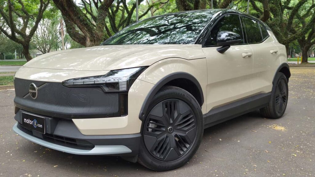 Volvo EX30 Cross Country tem 428 cv e desempenho surpreendente por R$ 314.950