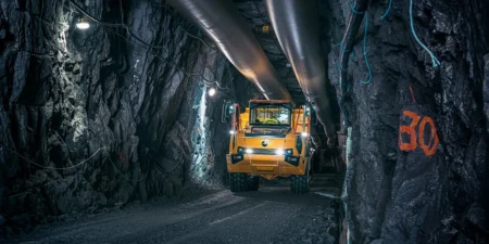 Caminhão elétrico de 29 toneladas da Volvo estreia em obra de energia e mostra nova fase das máquinas pesadas