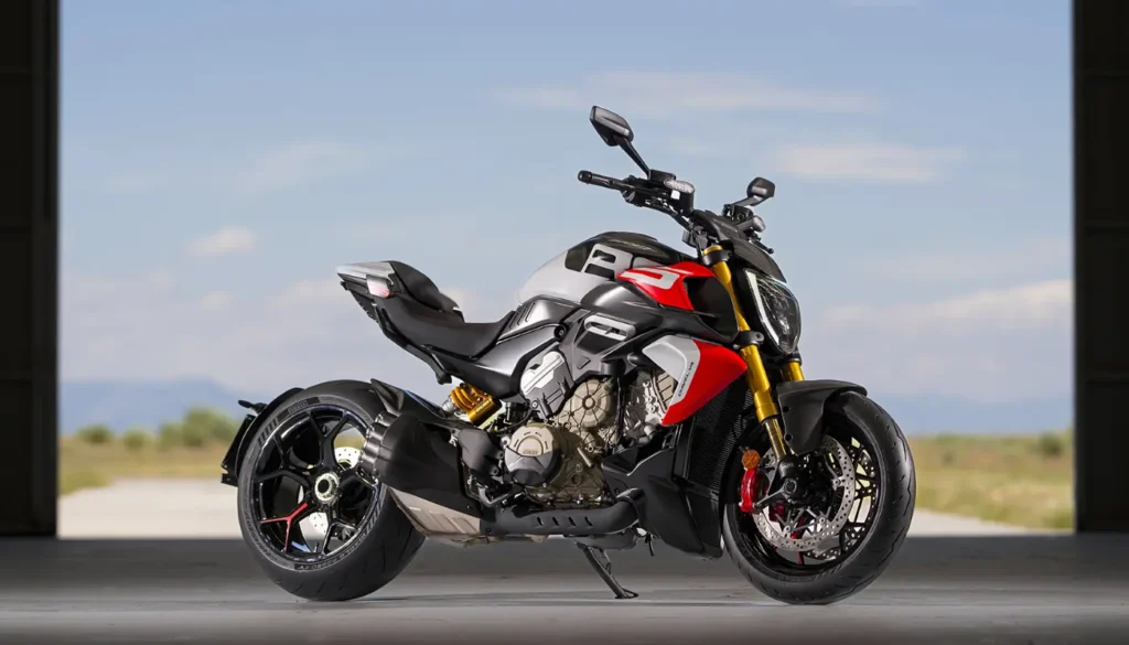 Ducati Diavel V4 tem 168 cv e visual que chama atenção por onde passa