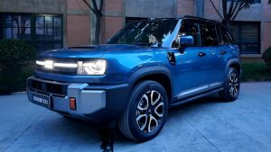 Geely revela SUV híbrido de 1.128 cv com força para encarar o Defender