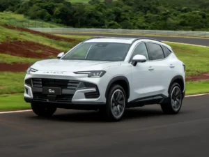 Jetour S06 Advance tem 315 cv, alcance de 1.200 km e desconto de R$ 15 mil