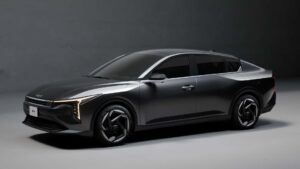 Kia K4 EX ou EX Plus? Diferença de preço revela qual versão vale mais a pena