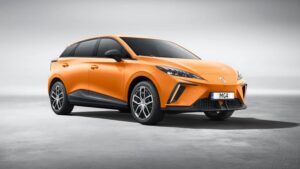 MG4 Luxury tem desconto de R$ 10 mil, 364 km de autonomia e câmera 360°