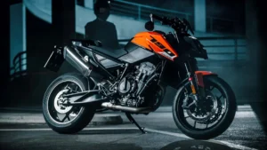 Nova KTM 790 Duke 2027 estreia com 105 cv, visual mais agressivo e peso reduzido