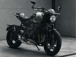 Triumph Trident 660 2026 chega mais forte, com 95 cv e pacote eletrônico completo
