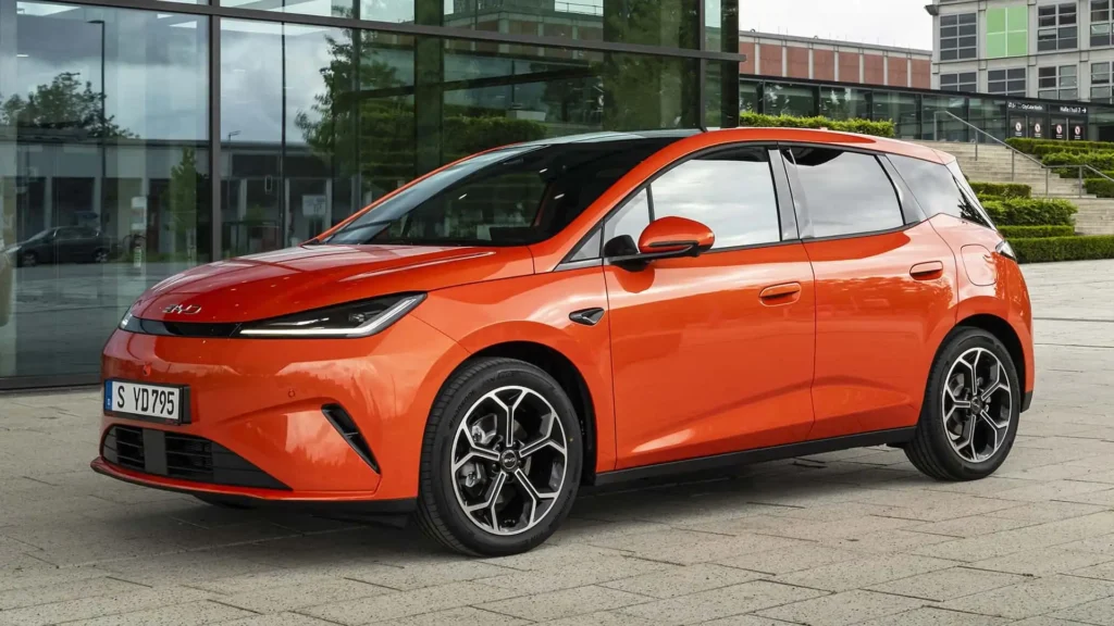 BYD Dolphin G DM-i roda até 1.040 km e pode chegar ao Brasil com motor híbrido flex