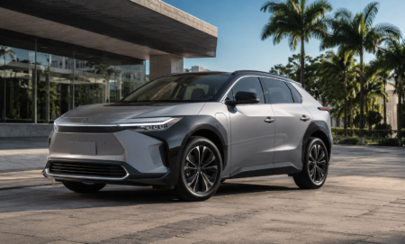 Primeiro Toyota elétrico chega ao Brasil para poucos compradores