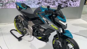 CFMoto 125NK tem visual de moto grande, painel TFT e preço que chama atenção