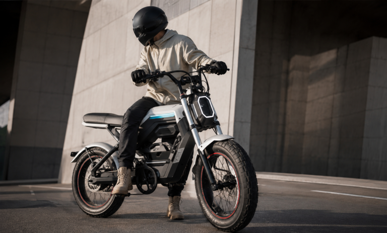 AOTOS Flux X26 Pro parece moto, chega a 45 km/h e esbarra nas regras brasileiras