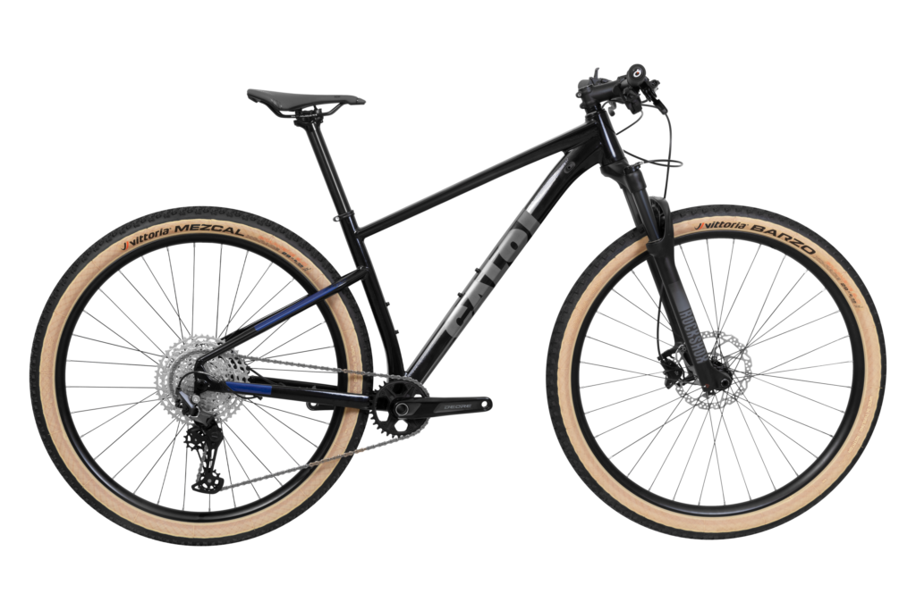 Caloi Explorer EVO aposta em quadro de alumínio leve e grupo Shimano Deore de 12 velocidades
