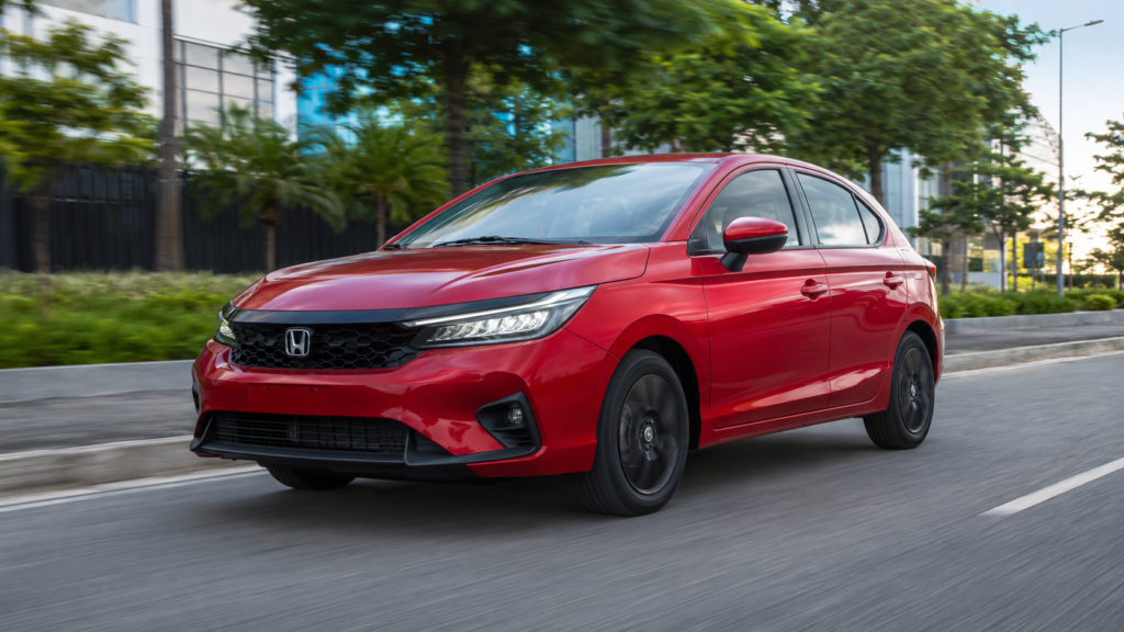Honda City Hatchback EX 2026 chega a 20 km/l em teste, mas consumo oficial é menor