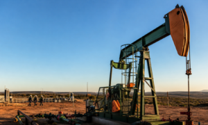 RECV3 cai mesmo com petróleo em alta: o que pesa na ação?
