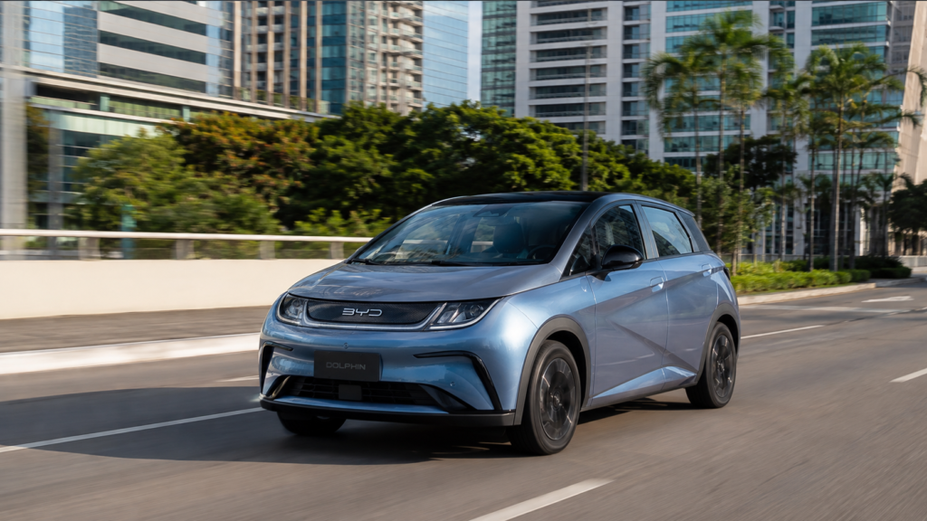BYD Dolphin GS lidera vendas no varejo e reforça avanço dos elétricos no Brasil