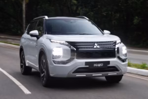Outlander PHEV aposta em luxo, tração 4x4 e sete lugares