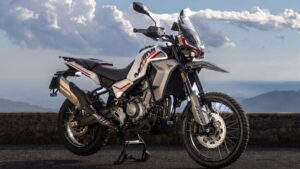 Moto Morini lança trail bicilíndrica por R$ 35.990 e mira rivais no Brasil