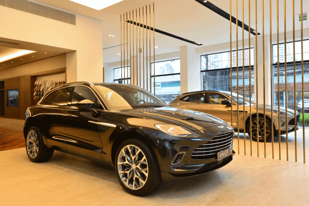 Aston Martin no Brasil: loja única revela carros de até R$ 5,3 milhões