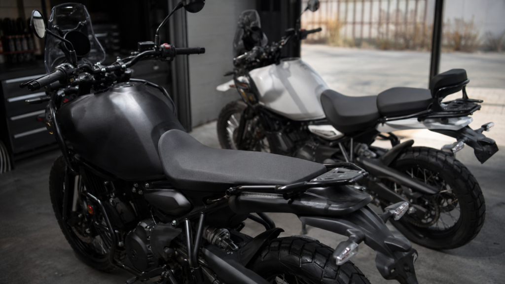 Himalayan 450 Mana Black aceita banco das outras versões? Teste mostra o que realmente encaixa