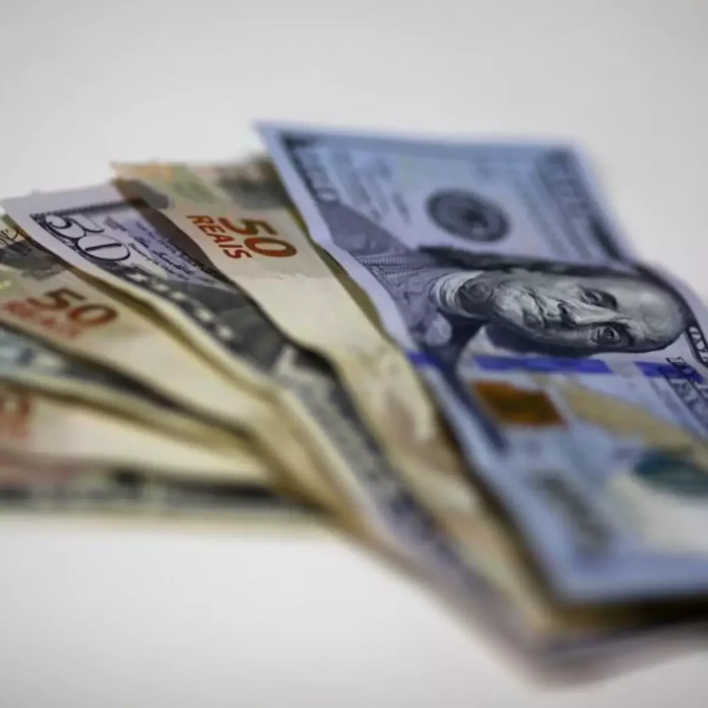 Dólar testa R$ 5,10, mas fiscal limita queda abaixo de R$ 5
